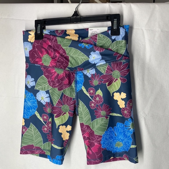So sporty floral cut out top & high rise bike short size S juniors - Picture 9 of 17